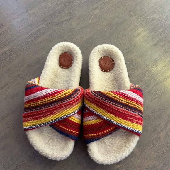 CHLOÉ Wavy Knit Shearling-Trim Slides - Picture 2 of 9